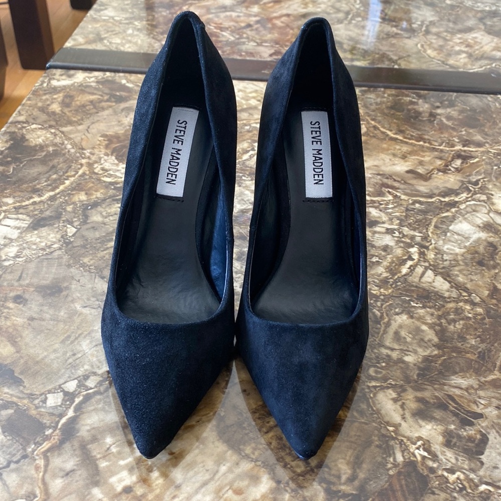 Steve Madden Black Suede Pumps